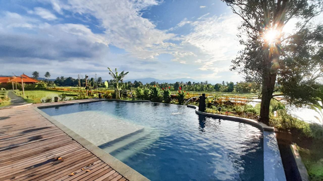 Sri Lestari Banyuatis * Munduk